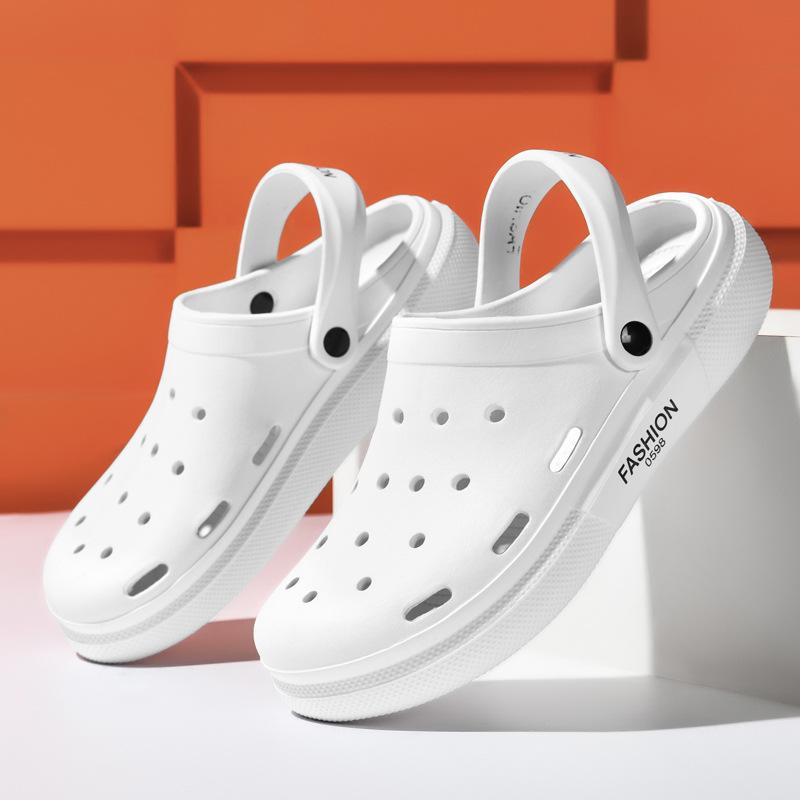 New fashion casual beach baotou couple going out fashion trend non-slip slippers summer wear ultra-light hole shoes