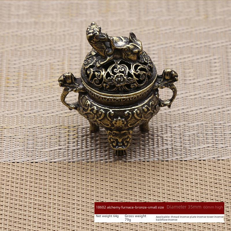 Antique Copper Sandalwood Incense Burner - Classical Tripod Design for Home Decor and Tea Ceremony.