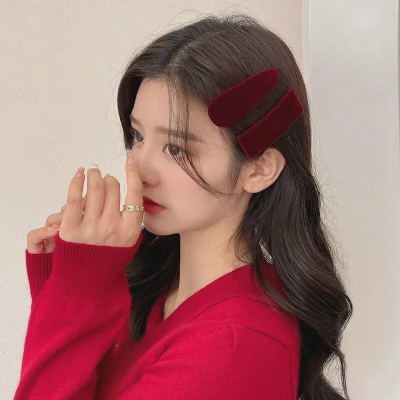 Korean Trendy Velvet Hairpin: Plush Bangs Clip for Fall/Winter