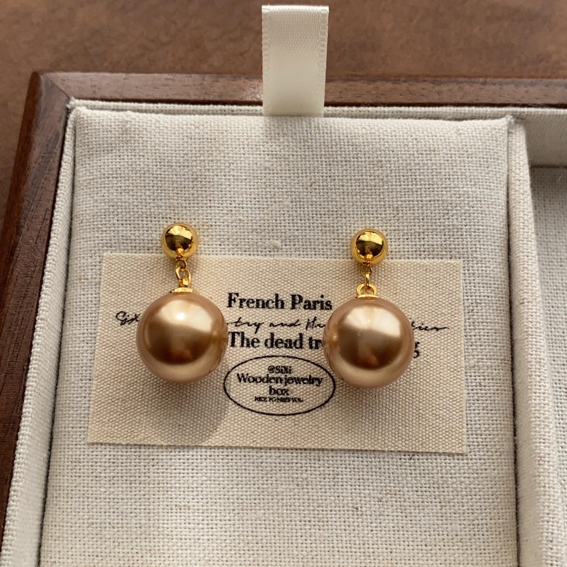

Vintage Elegant Minimalist Gold Pearl Earrings Classic Warm Pearl Earrings Earrings