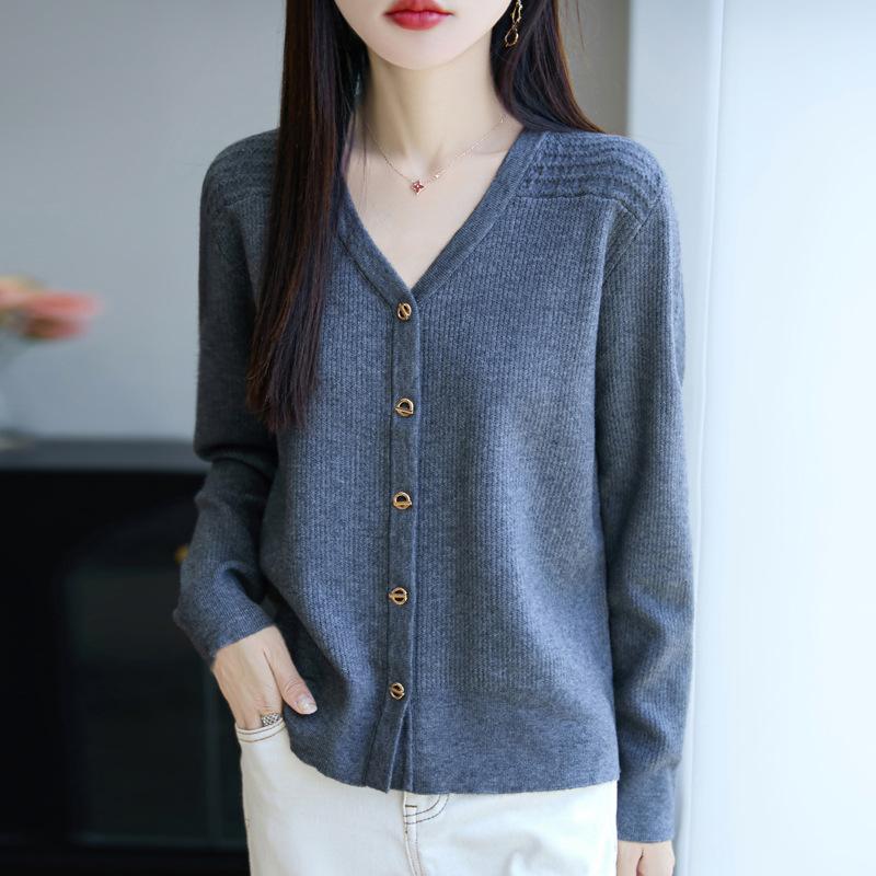 A Versatile, Elegant and Slimming V-neck Long-sleeved Cardigan Sweater for Women, A New Spring and Autumn Knitted Sweater