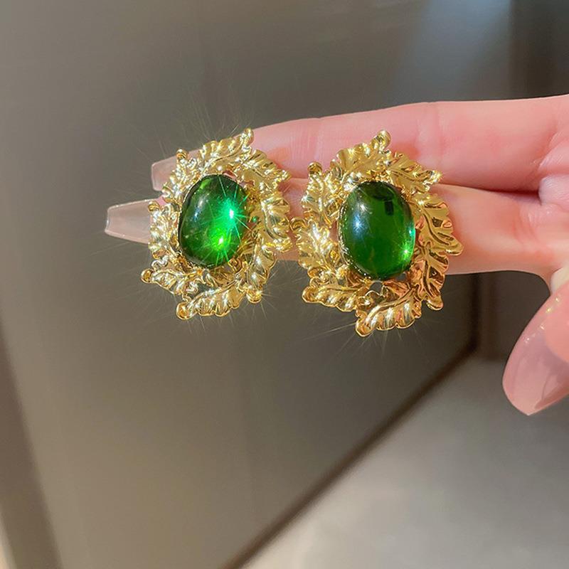 Elegant Vintage Women Girls Classic Resin Stone Earrings Ear Clips Fashion Retro Palace Lady Party Banquet Jewelry Ear Rings