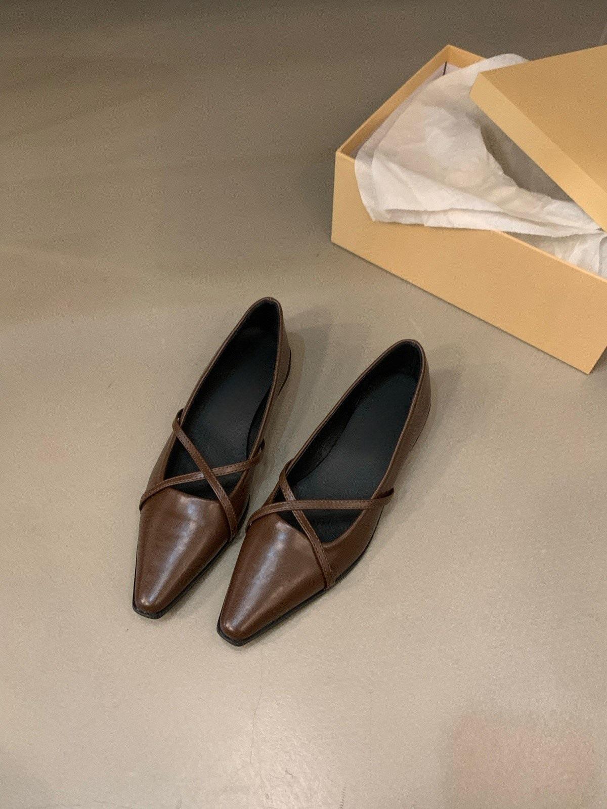 

Черные туфли-лодочки на низком каблуке с острым носком, женские туфли 2024 года, новые летние туфли на плоской подошве, французские весенне-осенние туфли Мэри Джейн из кожи 39 темно-коричневого