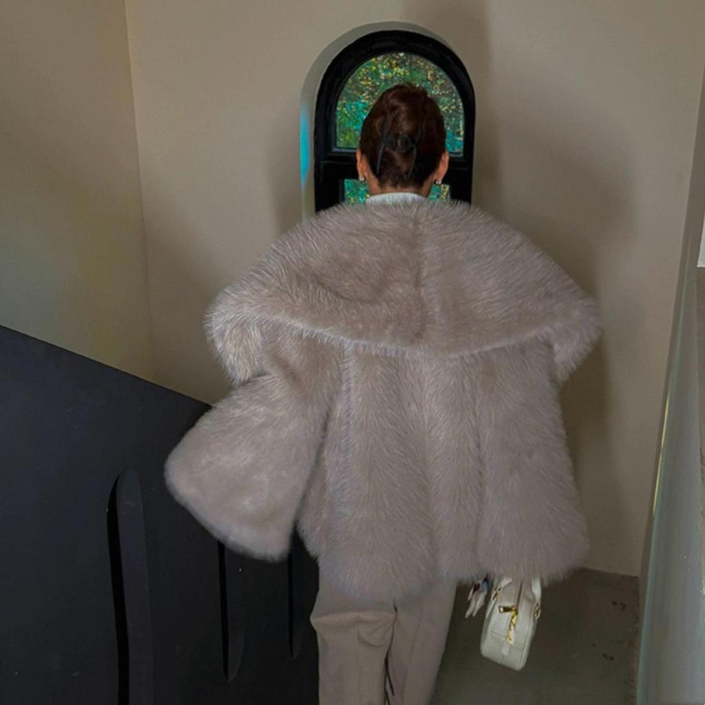 Women's Eco-Friendly Faux Fox Fur Lapel Coat - Short, Loose Fit for Winter 2025.