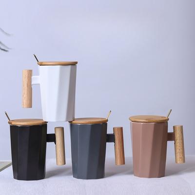 Nordischer Keramikbecher mit Holzgriff Bürotasse Kreatives Feiertags-Event-Geschenk
