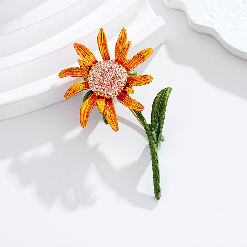 Fashion Elegant Retro Sunflower Brooch Simple Flower Lapel Pin Suit Accessory Gift for Women