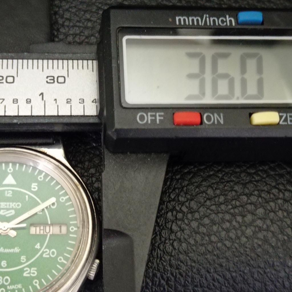 AUTOMATIC 7009A VINTAGE SEIKO 5 JAPAN MENS GREEN COLOR DIAL WATCH a701488-5 R206b-a701488