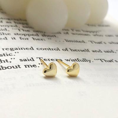 Sweet Girl Love Earrings for Women with Niche Sense of Versatile Heart-shaped Earrings Simple Temperament