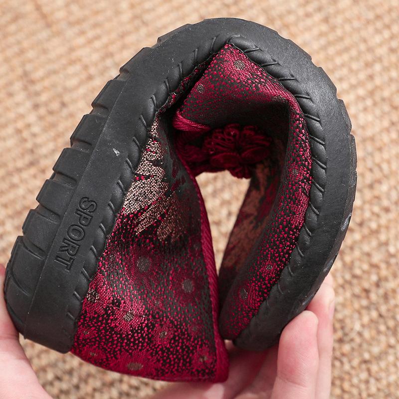 2025 Spring and Autumn Women's Shoes National Chinese Knot Mom Shoes Retro Old Beijing Cloth Shoes Large Size 42 Breathable Non-slip