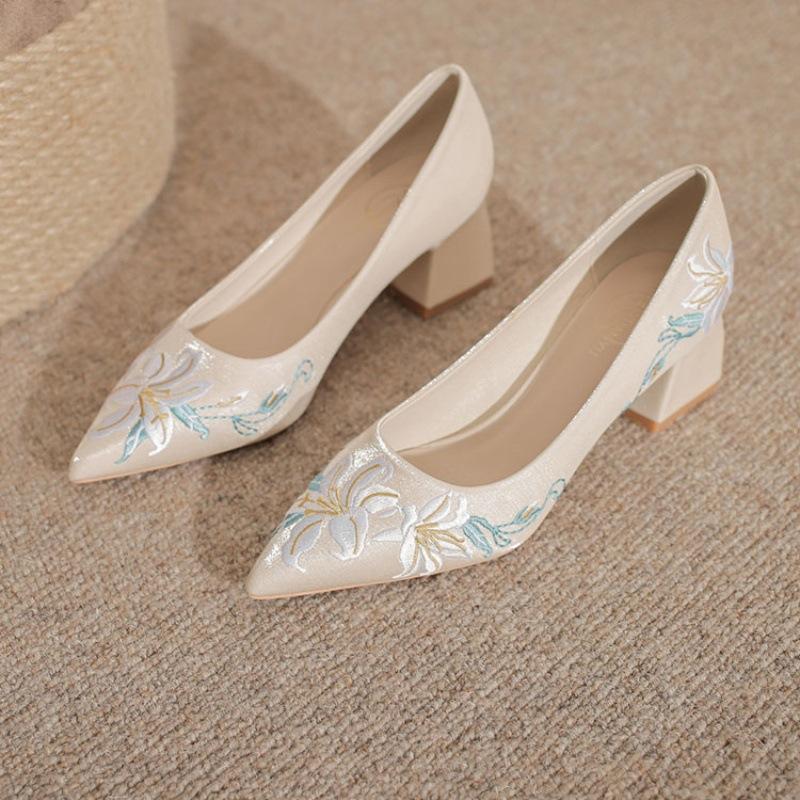 Embroidered single shoes women's new light-colored dress women's shoes are not tired of cheongsam high heels