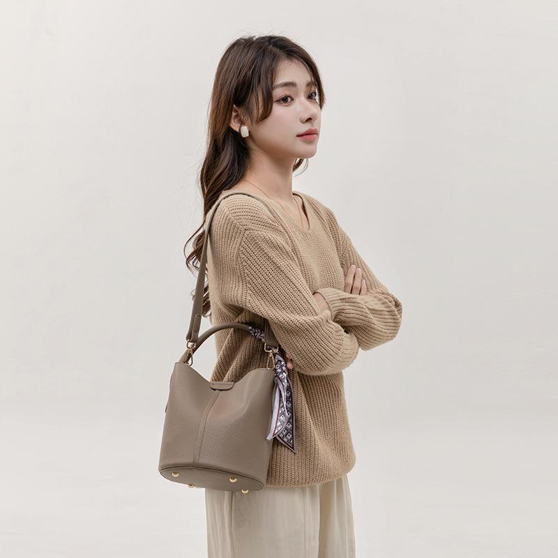 Versatile new bag, women's bag, crossbody bag 2026, light luxury high-end genuine leather handbag bucket bag manufacturer