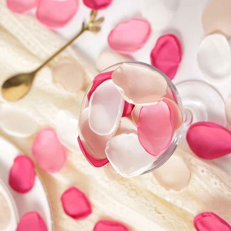 Artificial Rose Petals for Weddings and Special Occasion Perfect for Creating a Romance Atmospheres Decors 200Pieces