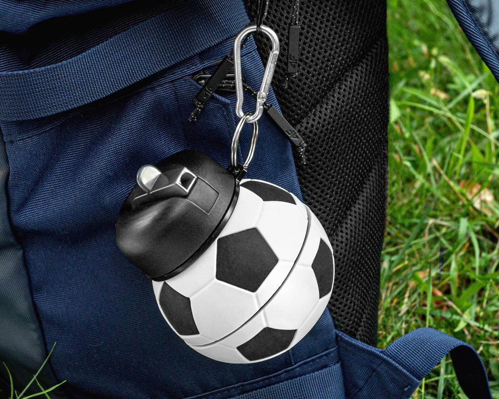 Zusammenklappbare Fußballflasche