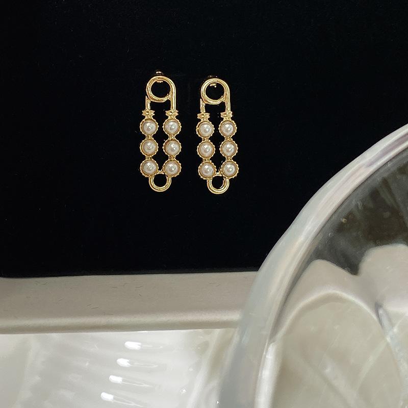 Brincos de Design Divertido e Personalizado com Pérolas Simples, Pequenos e Nicho Brincos Estilo Frio