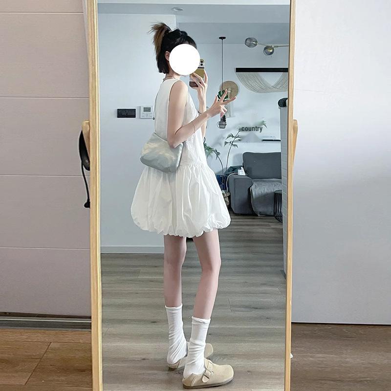 

Летнее мини-платье для миниатюрных женщин в французском стиле, белое, с пышными рукавами и бретелями-подтяжками Large белый