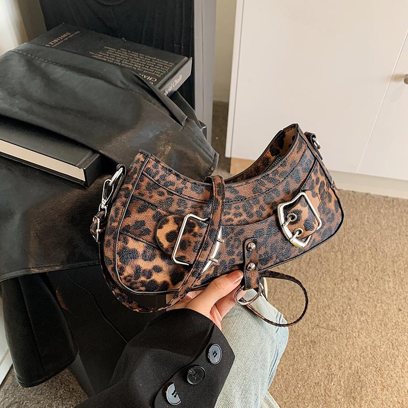 

Textured Spice Girl Leopard Print Underarm Bag Women s 2025 Winter New Fashion Handbag Versatile Shoulder Messenger Bag Bag коричневый