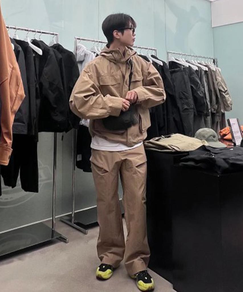 Kallapataleu Cn Wide Ankle Zipped Cargo Pants - Beige