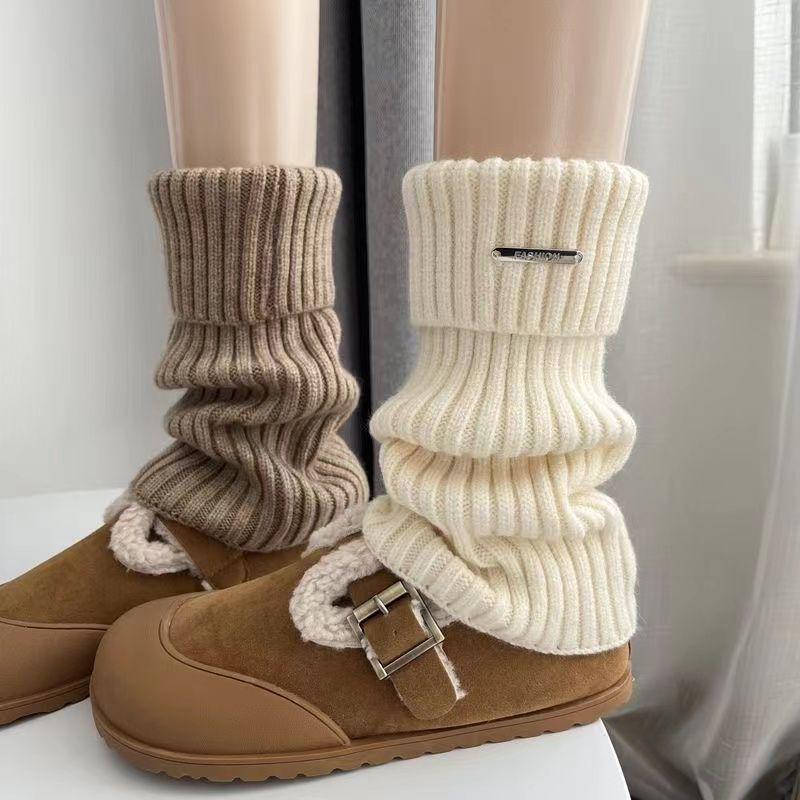 Japanese Style Metal Logo Milky White Cashmere Leg Warmers for Women, Autumn/Winter, American Retro Coffee Brown Fold-Over Slouchy Leg Warmers