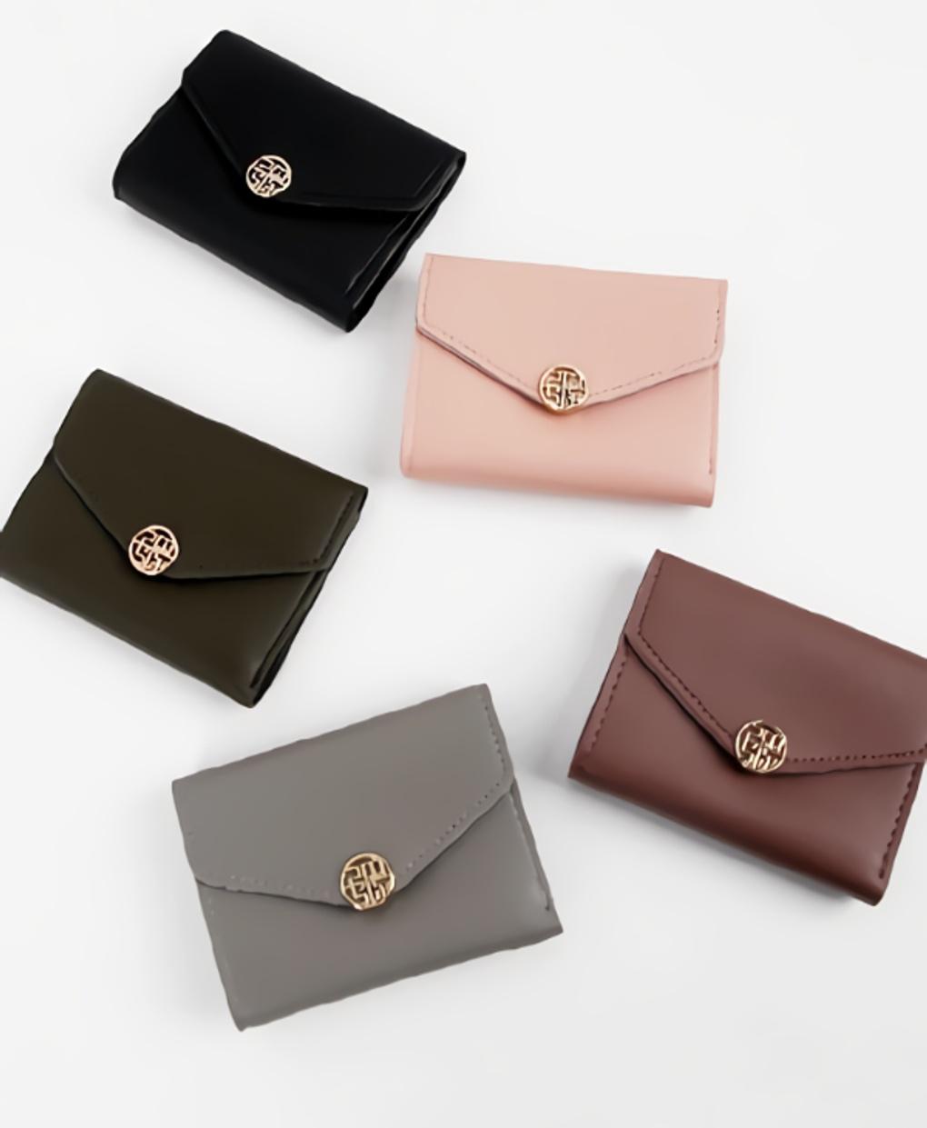 

Round pattern leather half wallet Round Pattern Leather Half Wallet [Black]