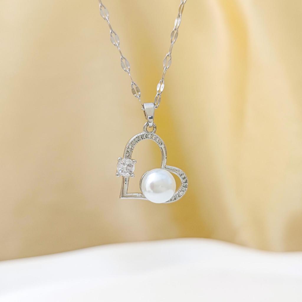 Elegant Heart Necklace with Zircon Pearl Pendant - Women's Fashionable and Versatile Clavicle Chain