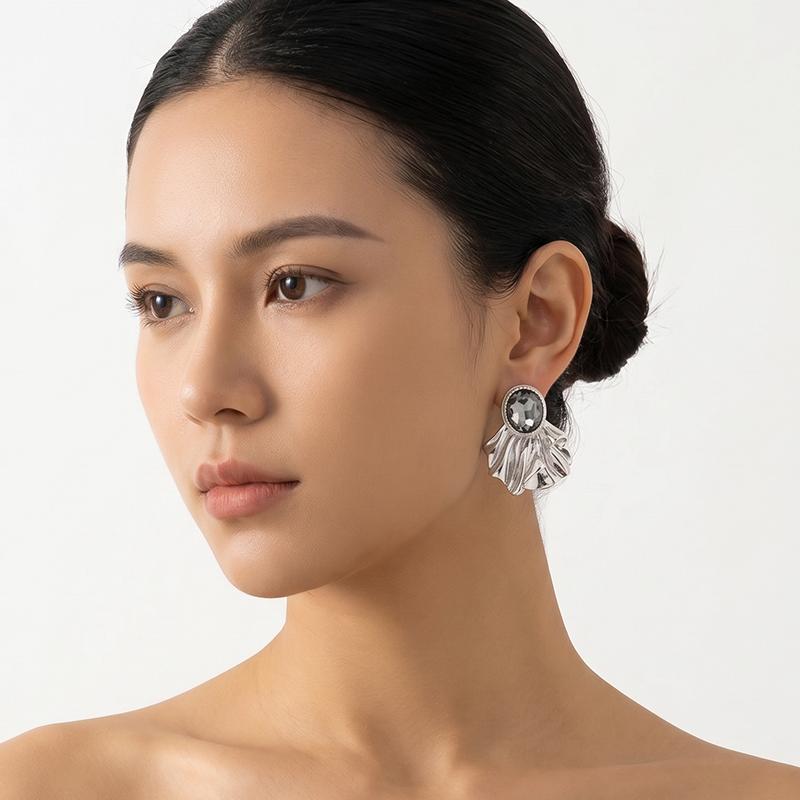 

Vintage Metal Wave Petal Stud Earrings for Women Fashion Simple Elegant Texture Rhinestone Charm Earrings Female Jewelry