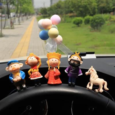 Boneca de desenho animado Journey To The West Carro Console central Tela de navegação Decoração Carro Pequeno ornamento criativo Decorações Adorna