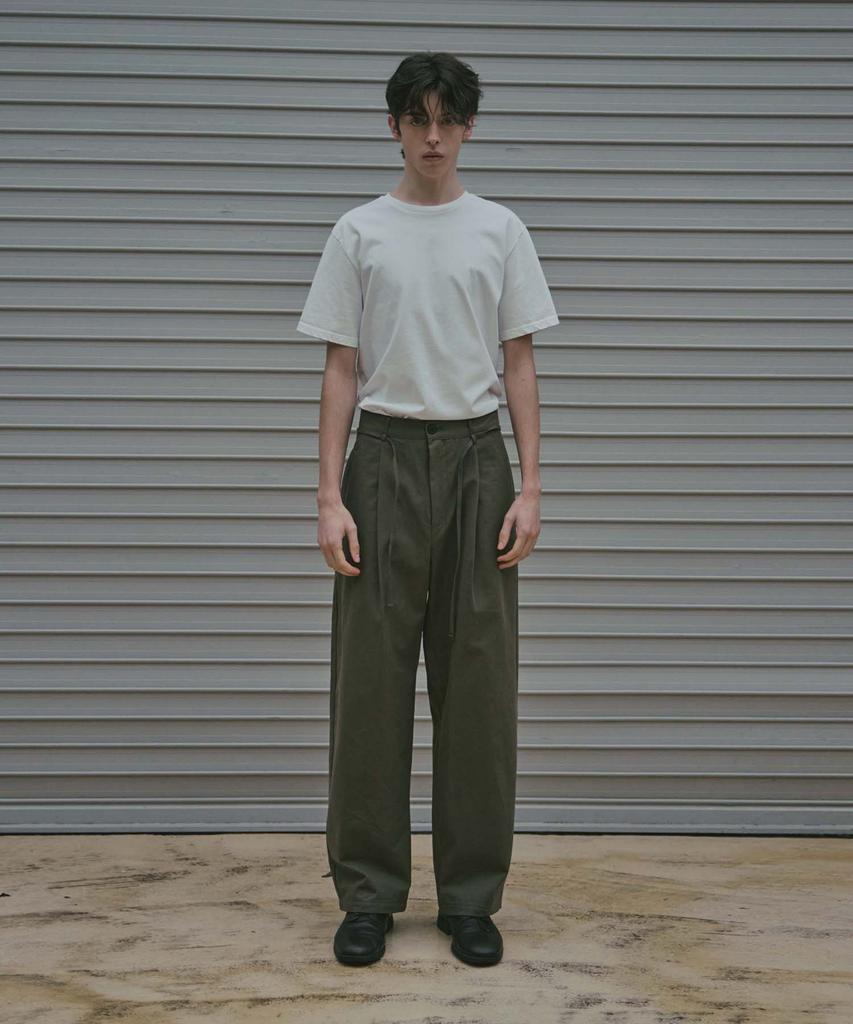 Ladeuedisyeon Belted Pintuck Chino Pants_Khaki