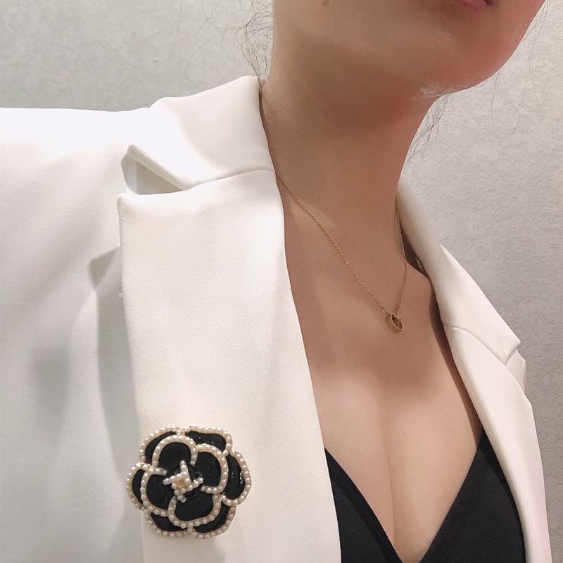 

Dongdaemun Rose & Pearl Camellia Brooch Coat Accessory for Women Black Camellia Brooch