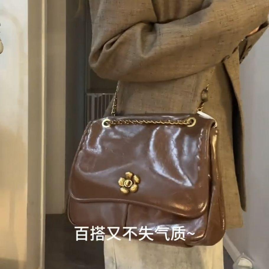 IELGY camellia women's bag, niche chain tote bag, one-shoulder underarm bag, large-capacity messenger bag for commuting to work