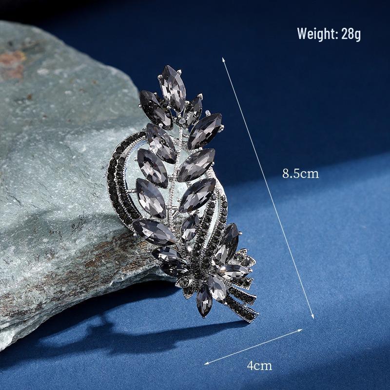 Vintage Luxe Suit Corsage: Elegant Pin for Dinner Dresses & Holiday Gifts