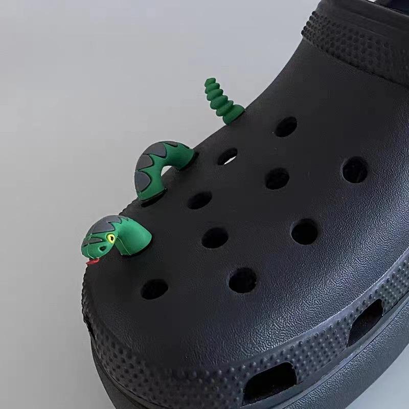 

Weird Shoe Charms Set Accessories Hole Shoe Buckle Summer Green Crocodile Snake DIY 3D Creative Vivid Shoes Decorations