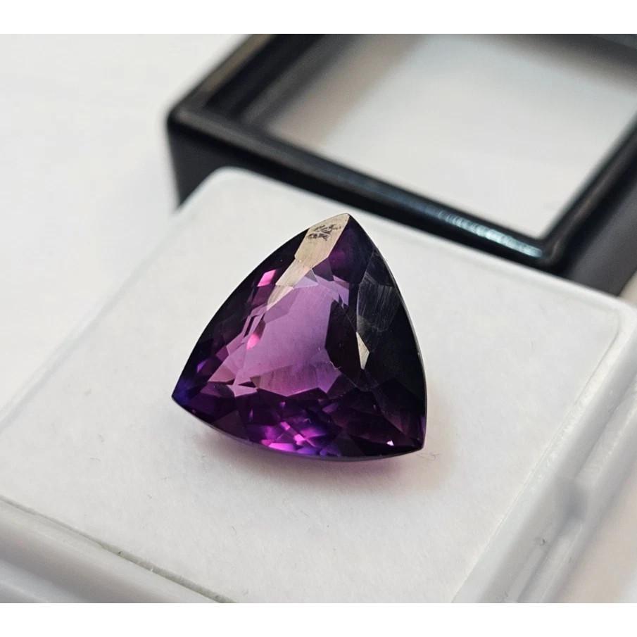 Alexandrite Color Changing 8-9 Ct Trillion Cut Beautiful Certified Gemstone