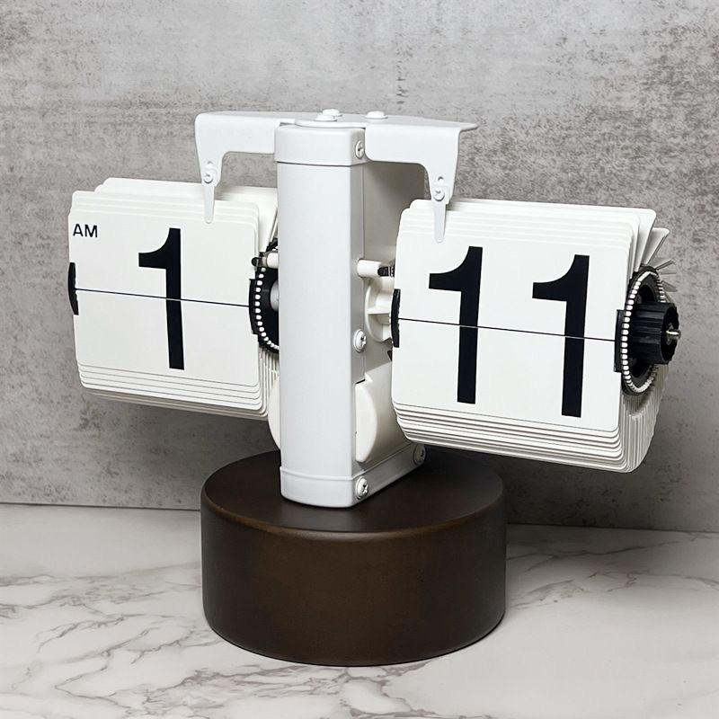 MiaoKe Retro Automatic Walnut Flip Clock: Simple Desktop Decor