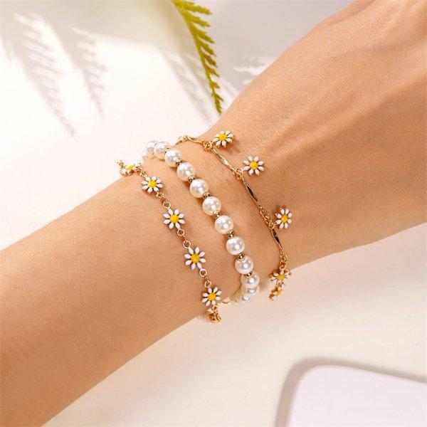 Multi-layer 4pcs Vintage Daisy Flower Pendant Pearl Bracelet Set for Women Bohemian Beaded Enamel Star Stackable String Bracelet
