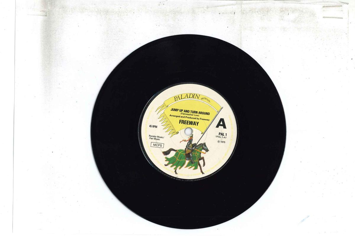 

7inch Record FREEWAY - Jump Up And Turn Around PAL1 PALADIN 1975 UK Rock Used