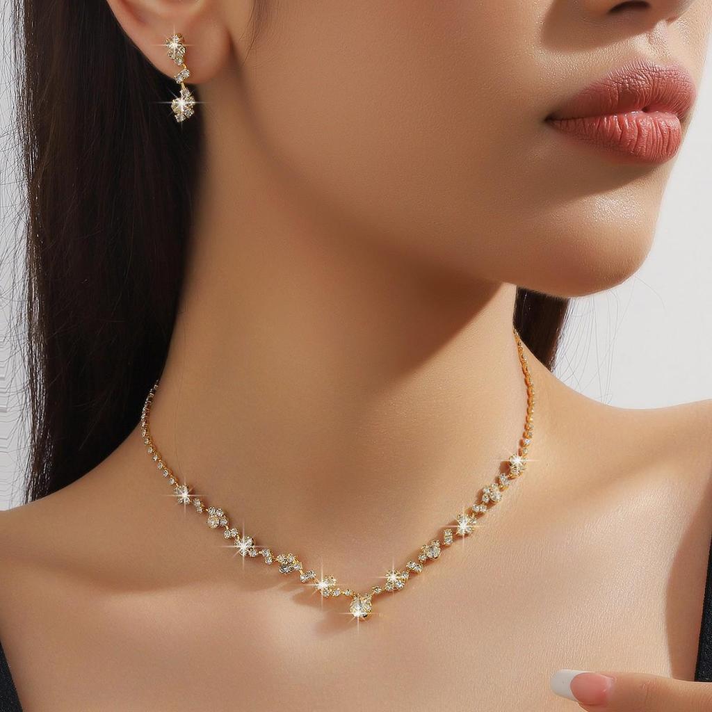 Elegant European & American Alloy Necklace Set - Versatile Bridal & Evening Jewelry