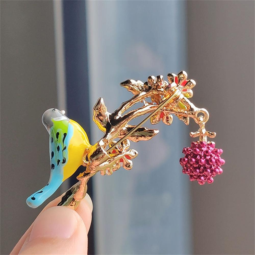 Enamel Bird Brooches for Women Animal Sparrow Pin Fruit Flower Branch Ladies Party Gifts Dress Accessories Fashion Jewelry