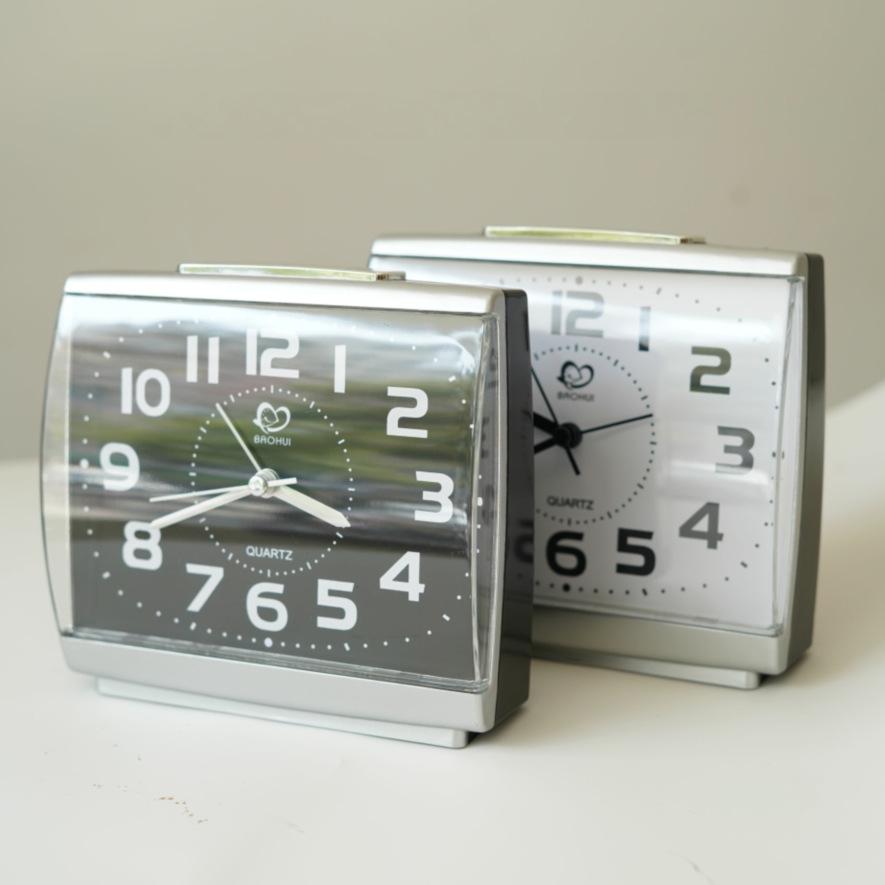 Großbuchstabe Stummer Wecker Uhr für ältere Menschen mit Nachtlichtern Einfache Studenten Kinder Wohnheim Desktop Nachttisch Schlafzimmer Schreibtischuhr