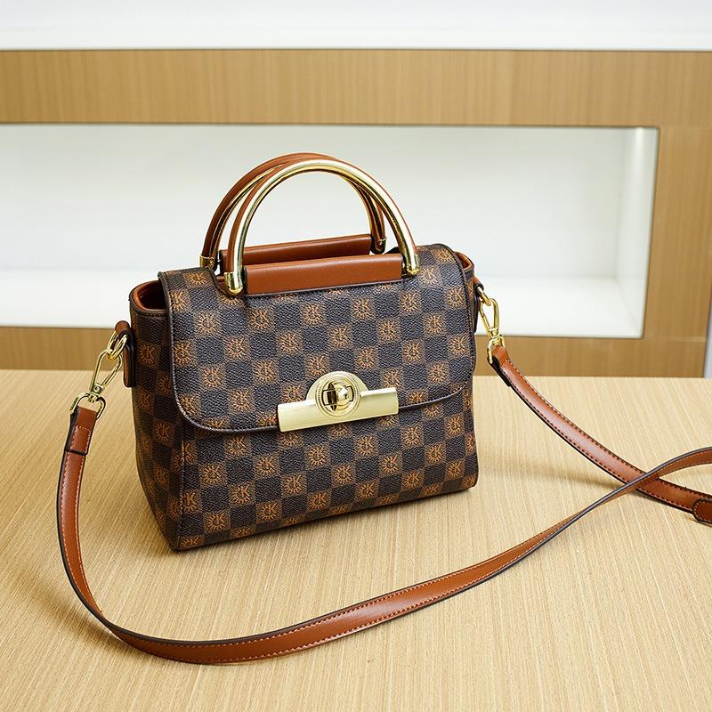 High-end printed messenger bag women's summer new niche design portable small square bag commuting large-capacity shoulder bag