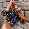 Cartoon Hip Hop Mini Klein Motorrad Schlüsselanhänger Kreative Persönlichkeit Paar Tasche Tide Cool Spielzeug Modell Anhänger Kleines Geschenk