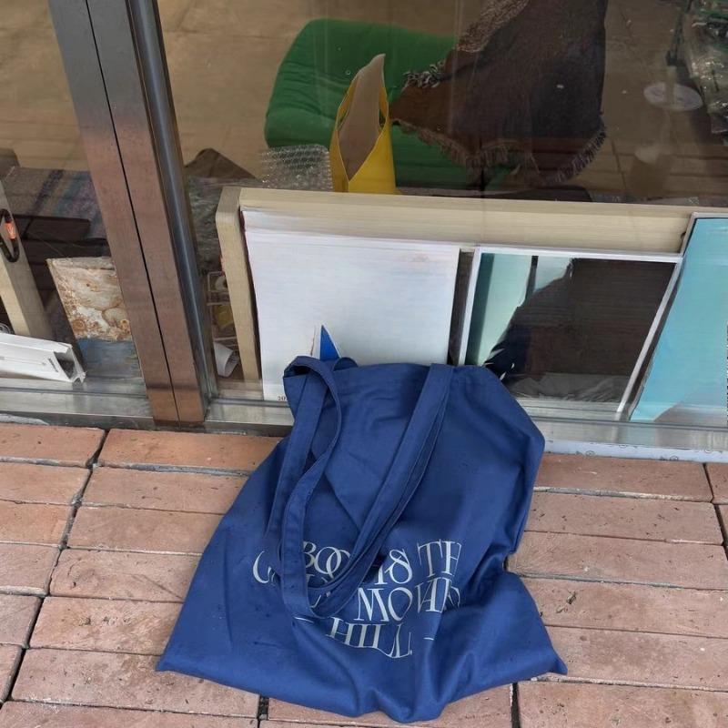 A Female Student's Single-shoulder Tote Bag with A Laid-back Style and Artistic Shopping Bag