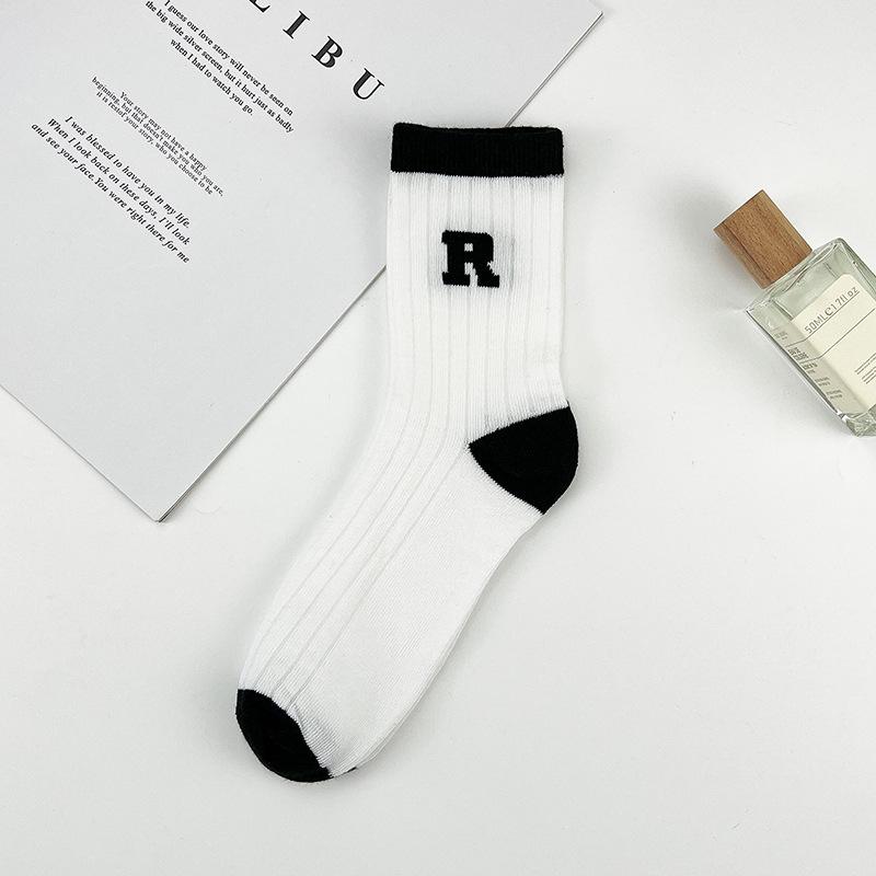 5 Pairs of Women's Casual Sports R-shaped Mid-calf Socks, Striped Cotton Socks, Breathable and Sweat-absorbing Black and White Trendy Socks