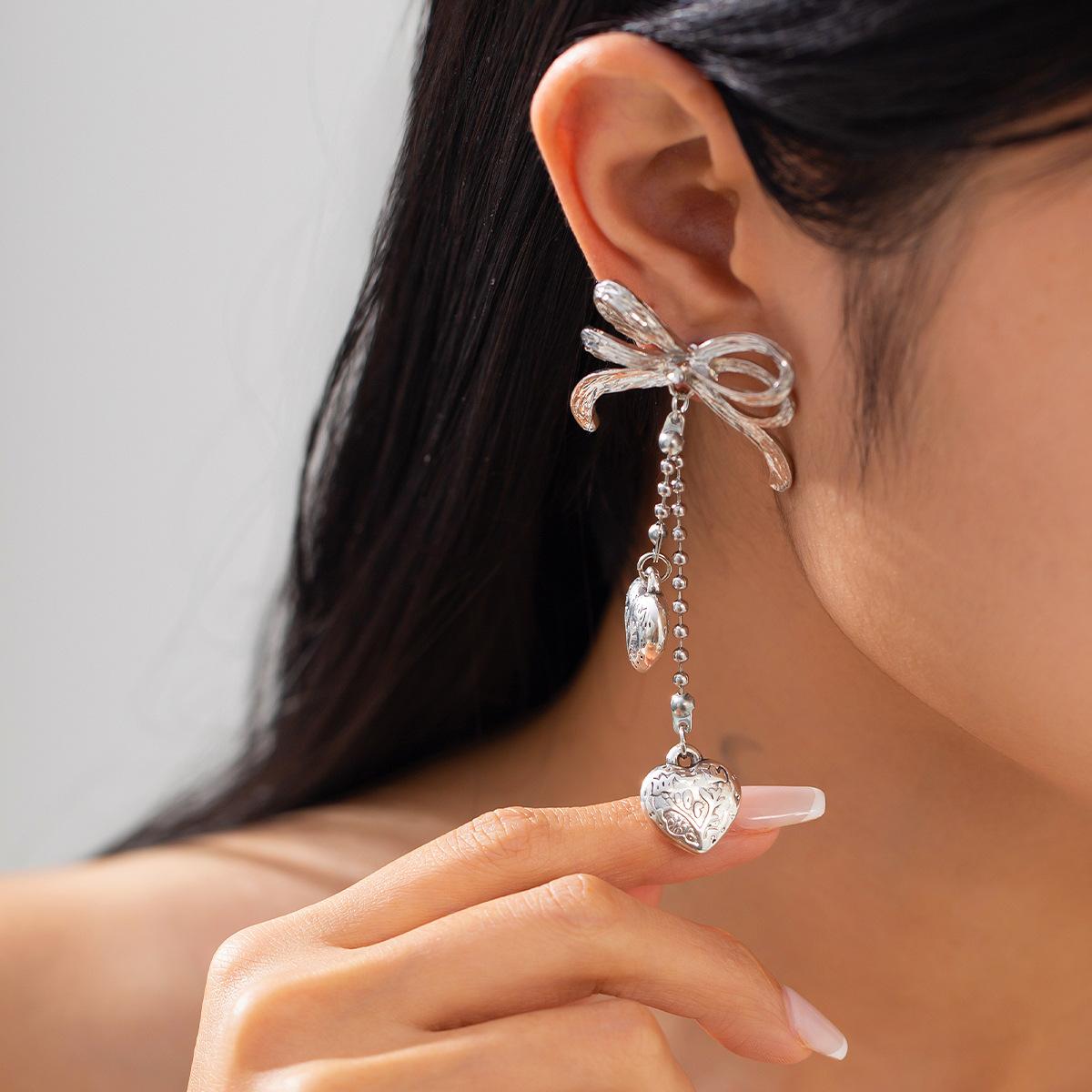 

Серьги темпераментные длинные в форме сердца с бахромой, креативные универсальные серьги-гвоздики с бантом для женщин