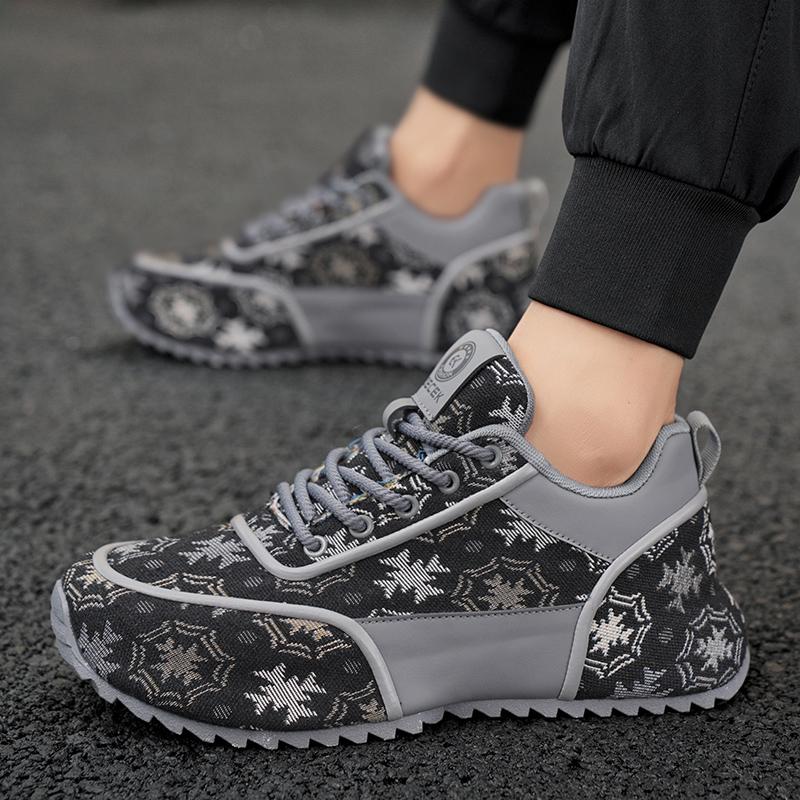 Men’s Sports Shoes Black Skateboard Shoes Student Fashion Printed Running Sneakers Plus Size