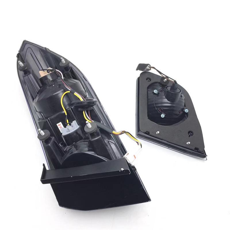 09101112 Yuexiang Old Model Rear Taillight Assembly with Reversing Light