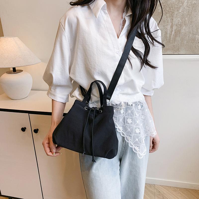 Large-capacity underarm bag women's bag 2025 spring new simple solid color foreign trend casual shoulder bucket bag