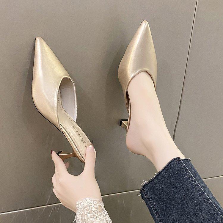 

Slippers women s outer wear temperament pointed 2025 new summer middle heel Internet celebrity versatile half-tray shoes high heel 40 шампанського
