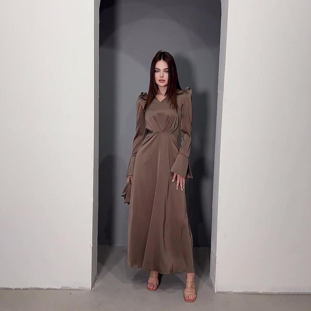 Elegant Retro V-neck Age-reducing Bubble Sleeve Long Lace-up Waist Long Sleeve Dress