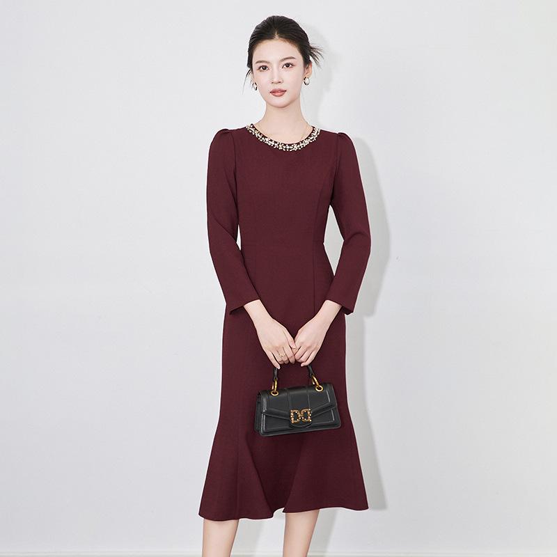 

Платье Южный Нефрит с бисером, облегающего кроя, с юбкой «рыбий хвост» - Женское Осенне-зимнее Small вино красного