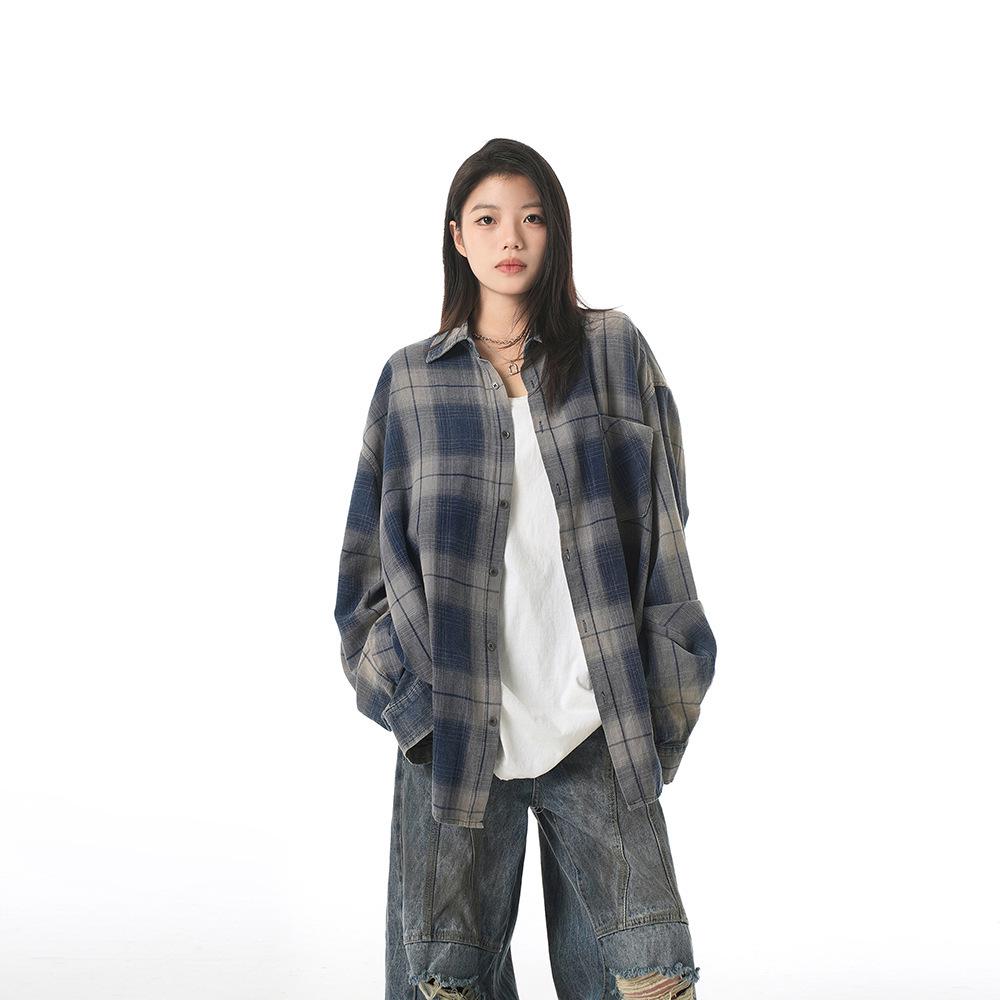 

Женская оверсайз клетчатая куртка-рубашка в винтажном стиле с потертостями - Весна/Осень M